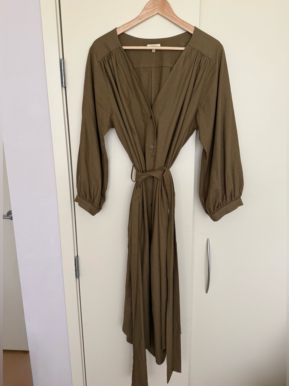 OZMA Silk Noil Taupe V Button front Tie Waist Dress Duster Cost Size Medium EUC